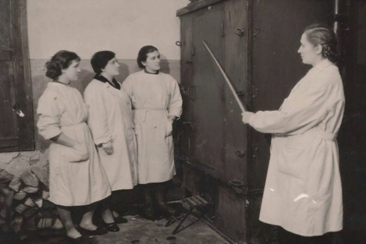 Профессор Анна Тимофеевна Файдыш в процессе преподавания
г. Молотов 
источник: архивы кафедры эпидемиологии ПГМУ на сайте 59.ru