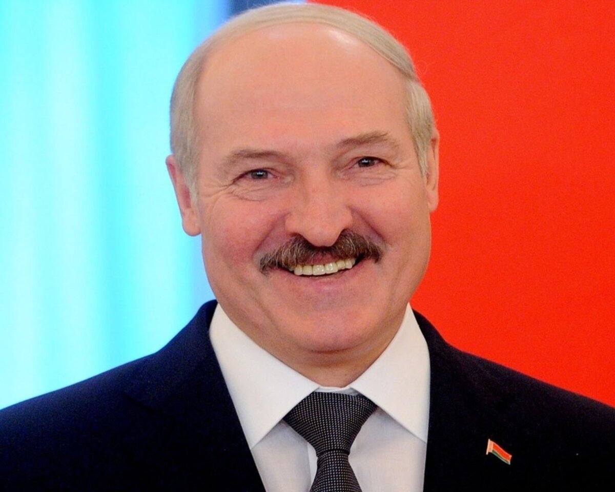 Лукашенко, всем тихо, батька кушает | Профитроли TV | Дзен