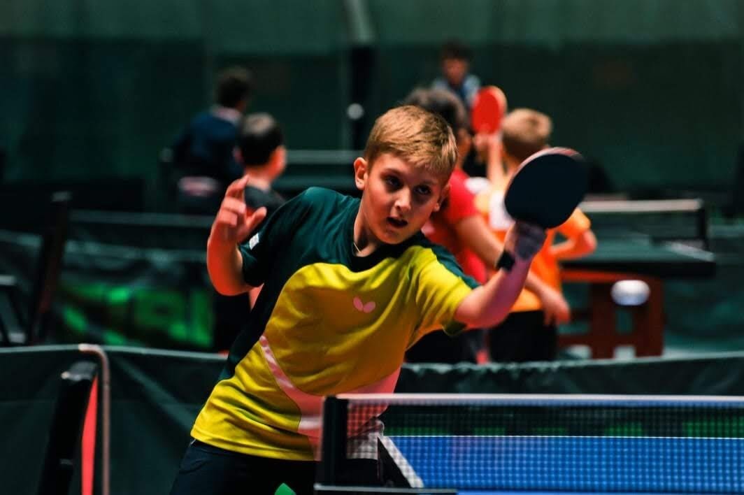 Соревнования по настольному теннису.