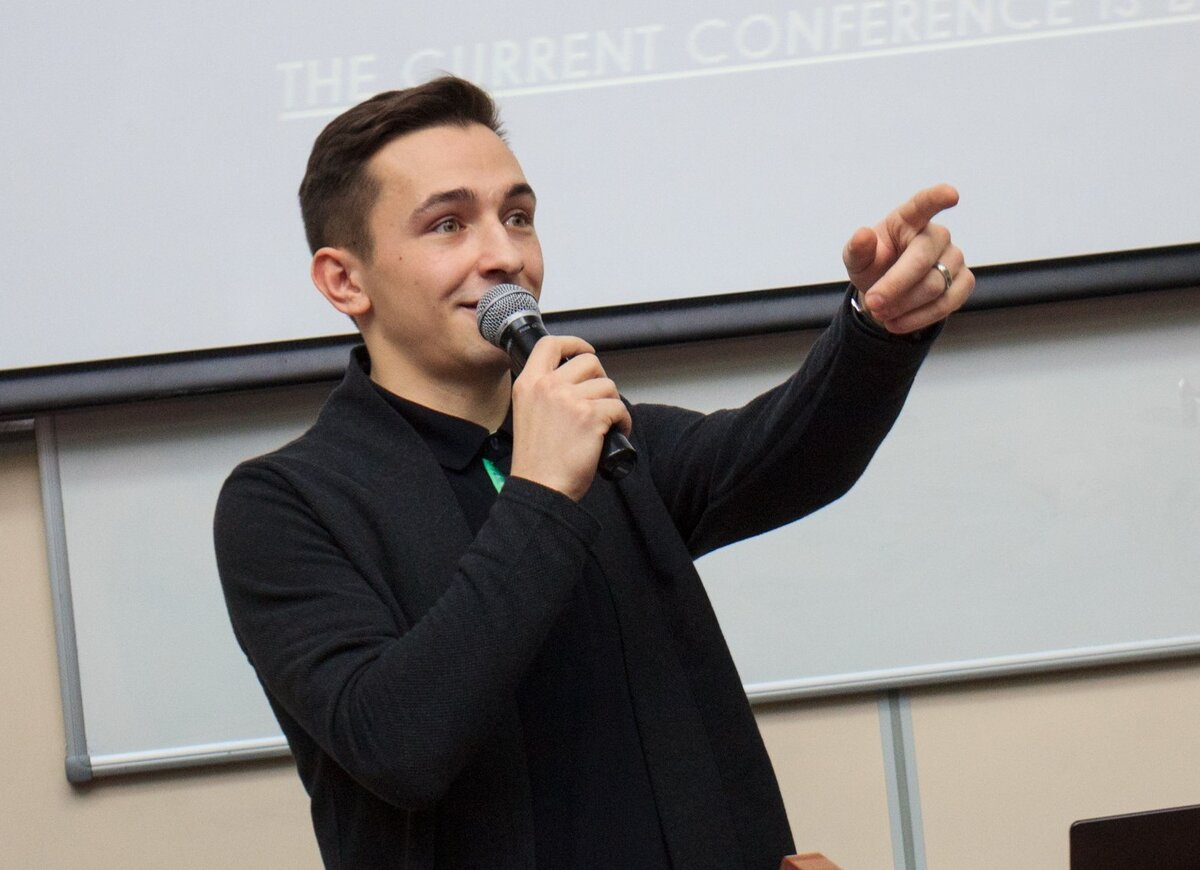 Студент факультета лингвистики Университета "Синергия"