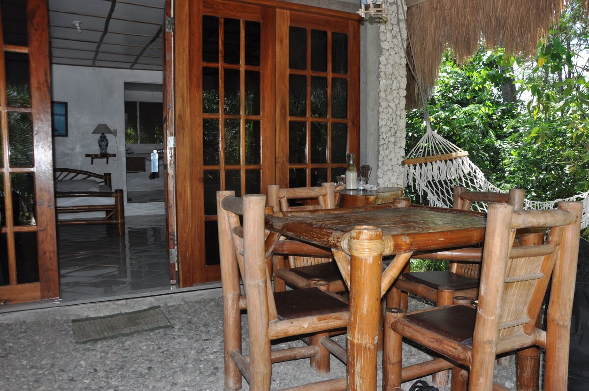 Все фото и видео оригинальные сняты исключительно нами (локация Филиппины) это наше скромное жилье которое нам удалось найти. Если посмотреть предыдущую картинку то можно собрать это в один пазл