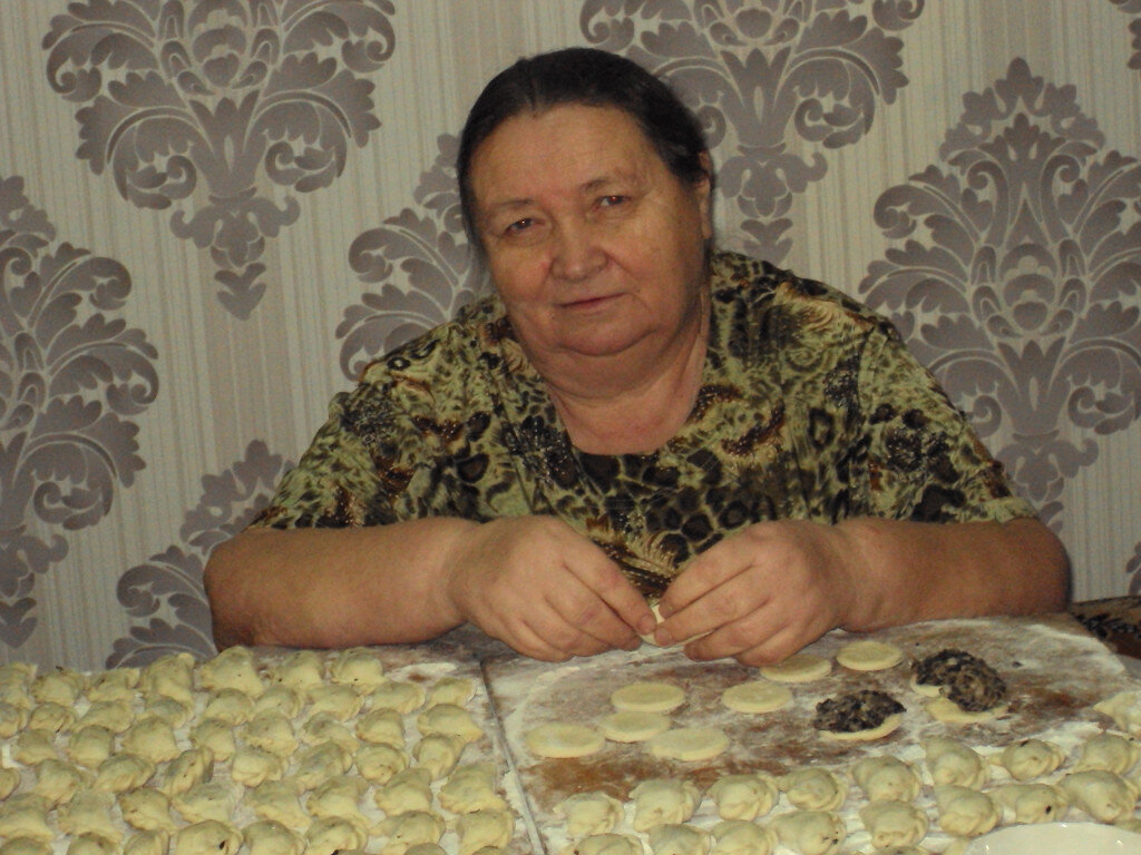 Сижу, леплю пельмени