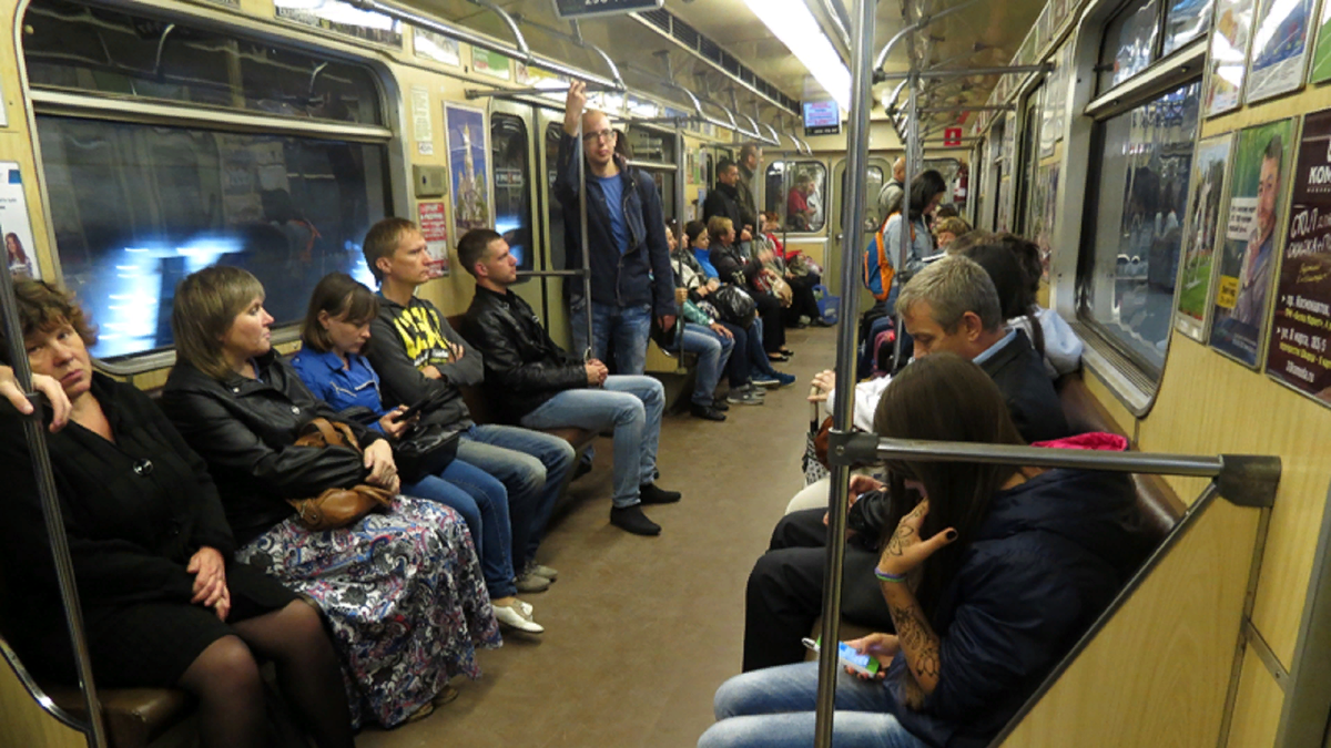 Вагоны люди метро