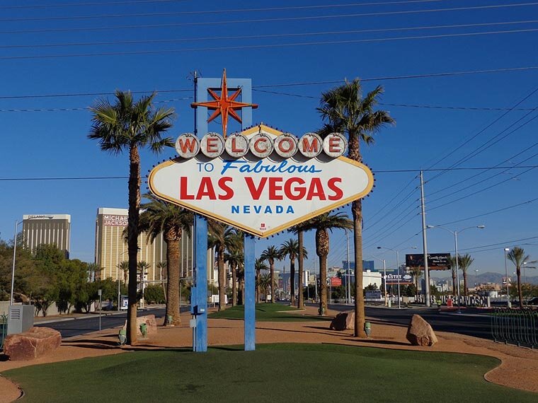 Знаменитый знак на въезде в Лас-Вегас