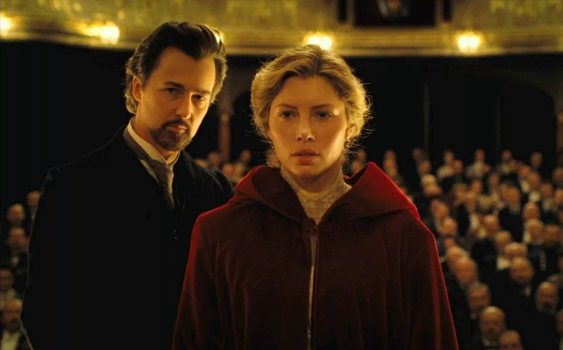 Кадр из фильма "Иллюзионист". Адрес изображения: https://yandex.ru/images/search?from=tabbar&text=иллюзионист&pos=14&img_url=https%3A%2F%2Fsun9-18.userapi.com%2Fc623723%2Fu29274066%2Fvideo%2Fy_e7797888.jpg&rpt=simage&rlt_url=http%3A%2F%2Ff3.love.ru%2Fb68OZyCu7W.jpg&ogl_url=https%3A%2F%2Fsun9-18.userapi.com%2Fc623723%2Fu29274066%2Fvideo%2Fy_e7797888.jpg