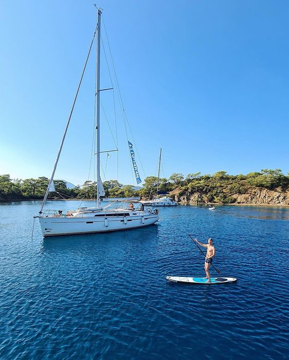 Если яхта взята в аренду, то права потребуют обязательно