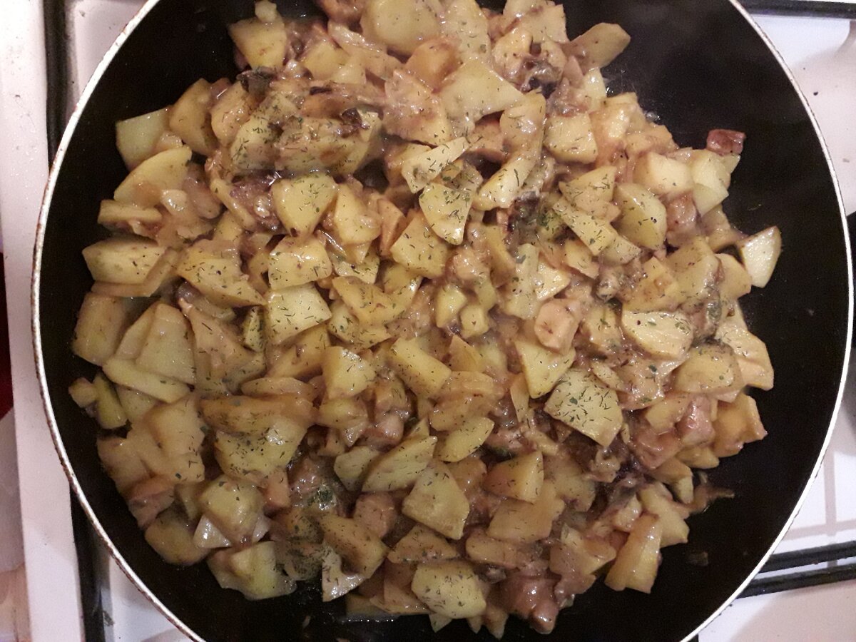 Картошка с грибами. Фото автора