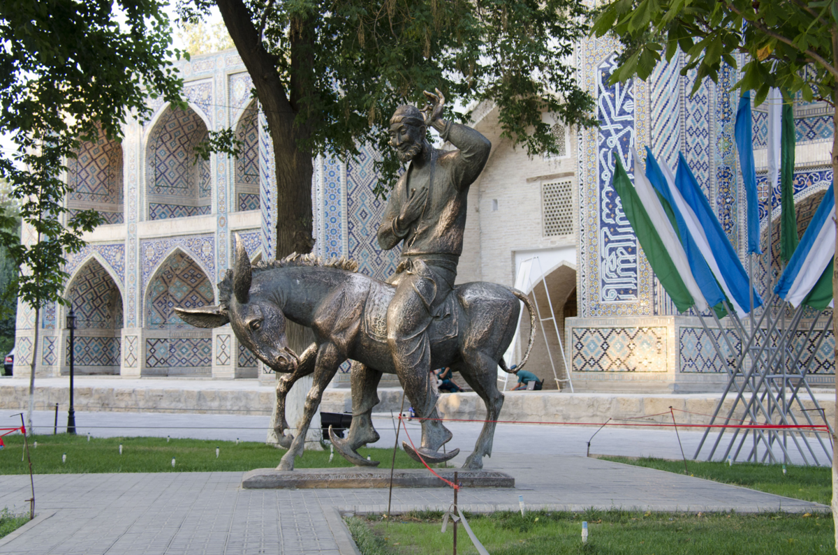 Ходжи бухары. Памятник Ходже Насреддину в Бухаре. Ходжа Насреддин в Бухаре. Бухара Насреддин Афанди. Бухоро Хужа Насридин Афанди.