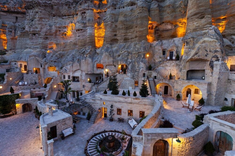 https://media-cdn.tripadvisor.com/media/photo-o/09/69/83/74/yunak-evleri-cappadocia.jpg