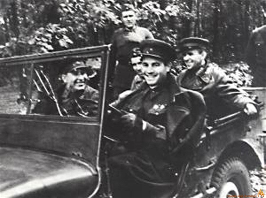 Генерал Черняховский за рулем ленд-лизовского автомобиля "Виллис" (Фото из свободных источников интернет)