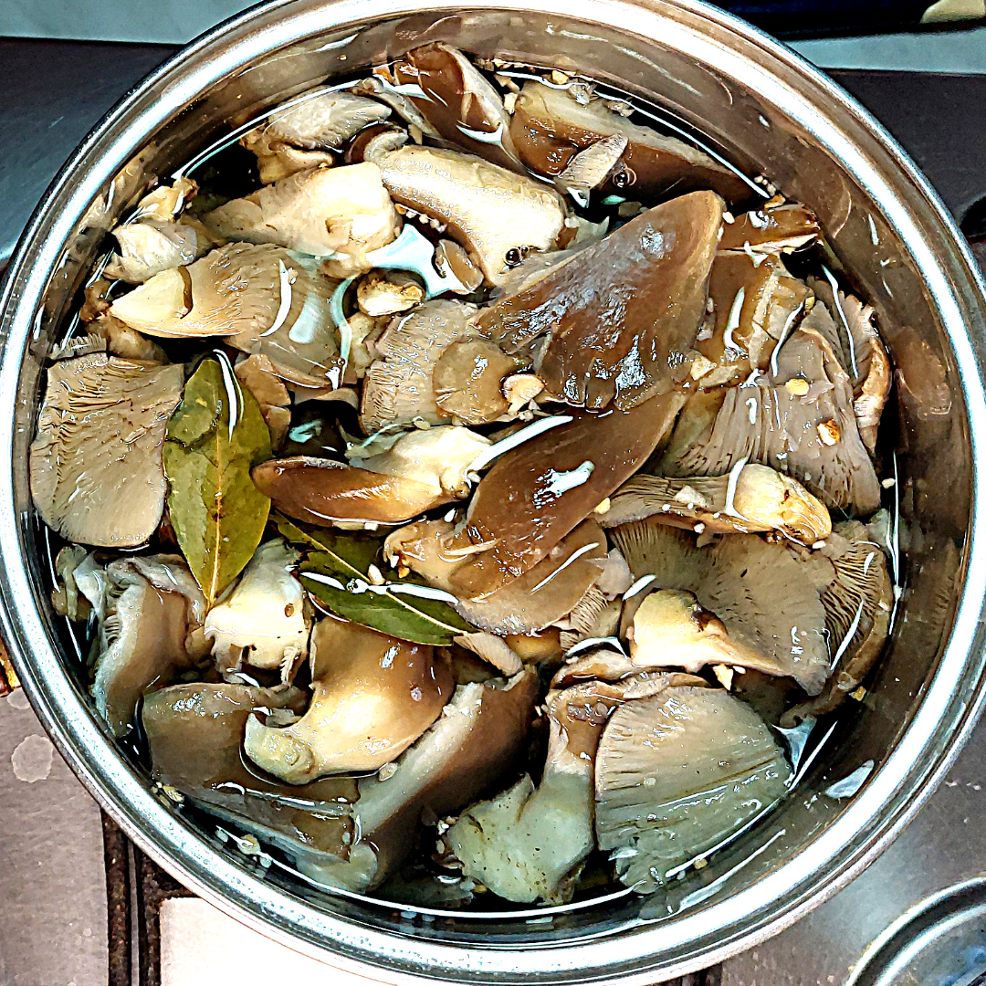 После закипания, варим 10 минут.