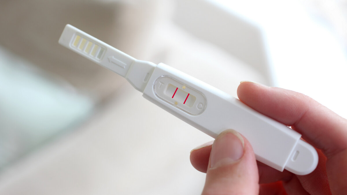 Беременность или ПМС? Первые признаки беременности | Коляски-Кроватки.Ру |  Дзен