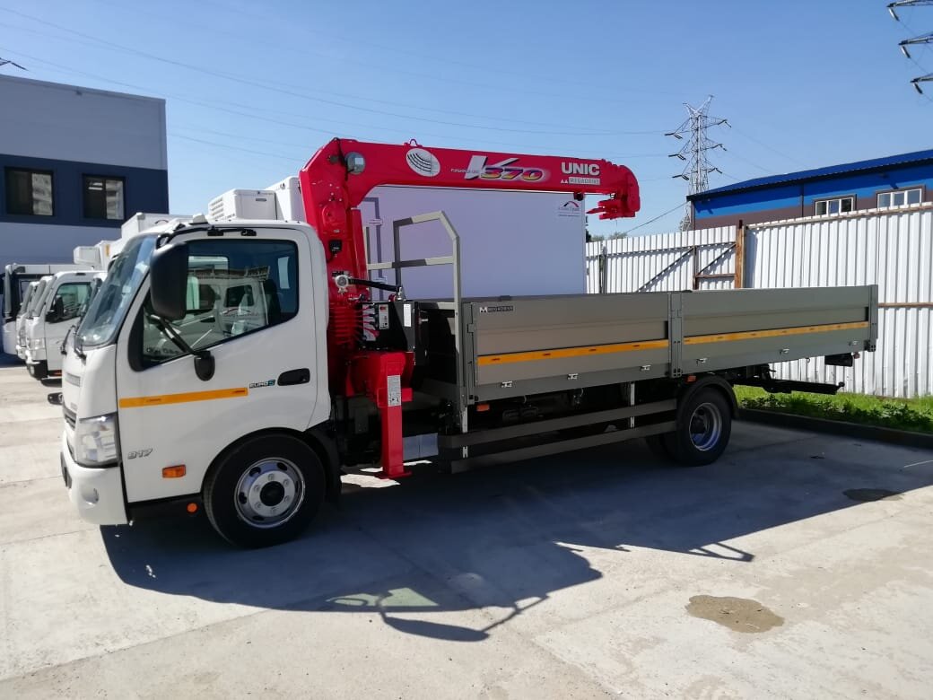 HINO 300 c манипулятором UNIC 374