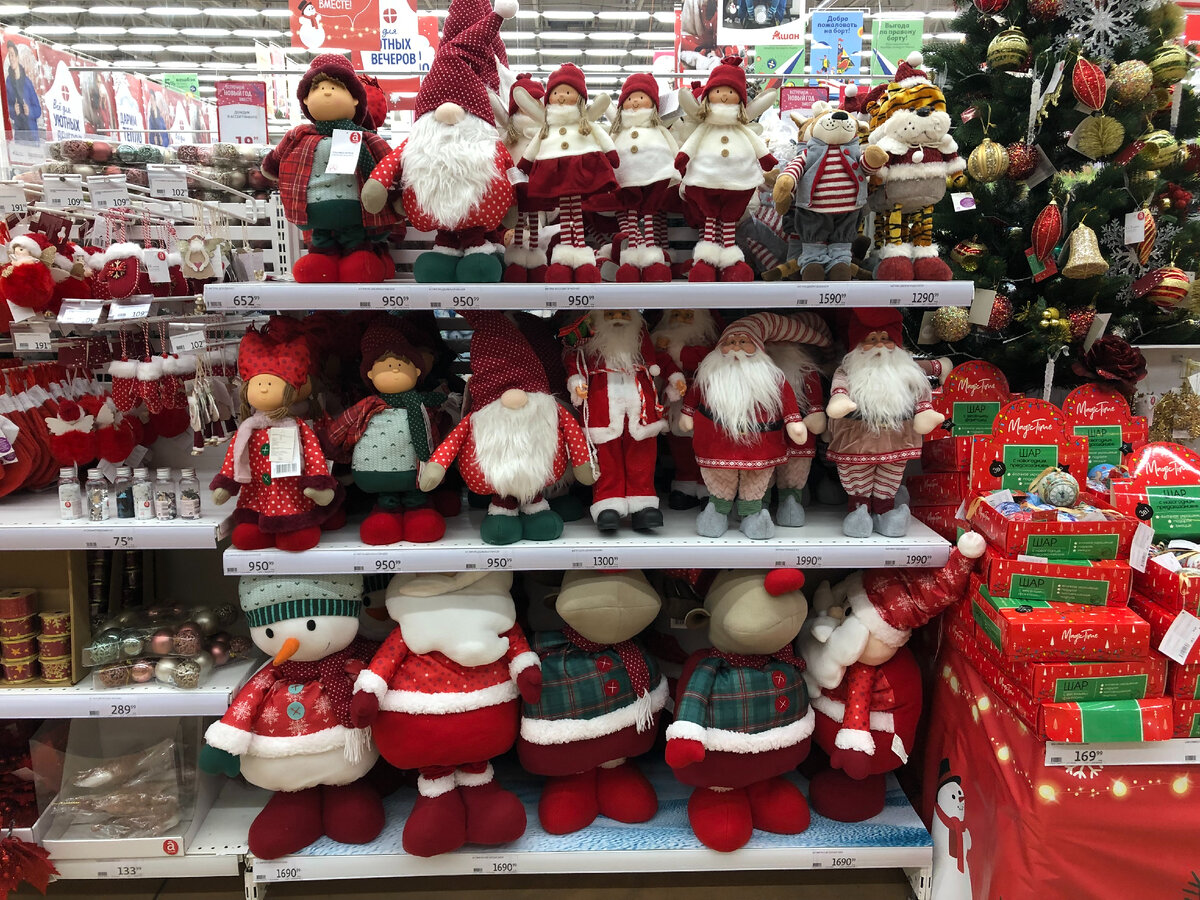 Фигурки, гномов, снеговиков, фей.