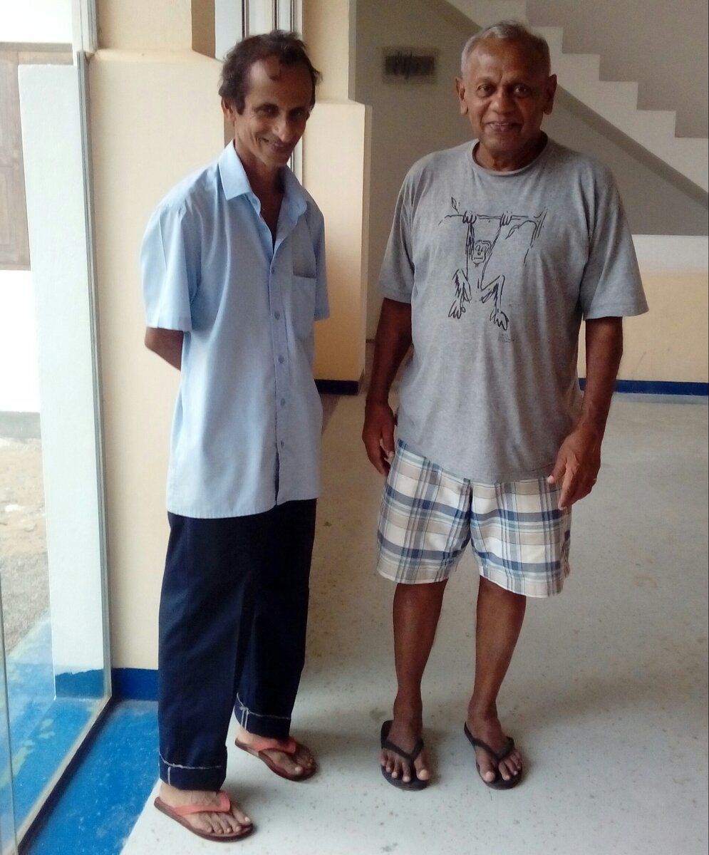 Вот они -Анил и хозяин Том.