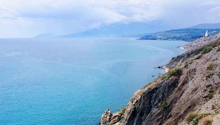Пляж поселка Новый Свет вид с высоты