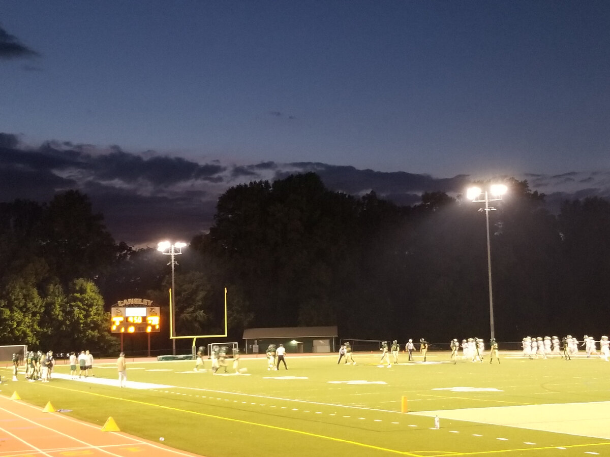 Школьное поле в тучах, @NK