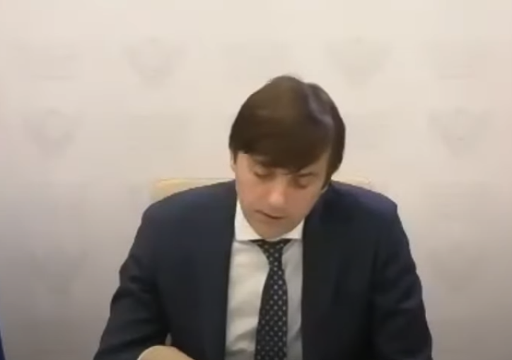 отвечает министр просвещения Кравцов С.С.