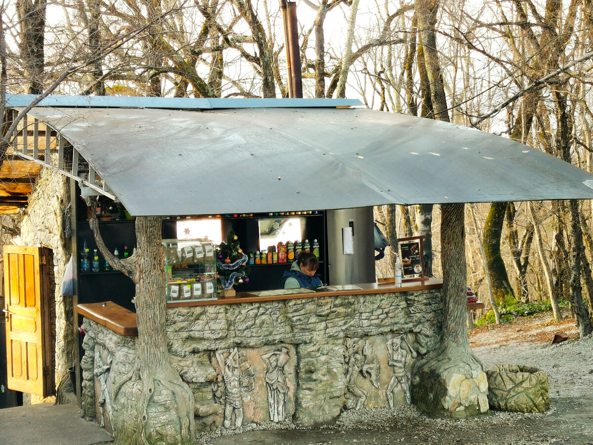                    Кафе на Орлиных скалах 