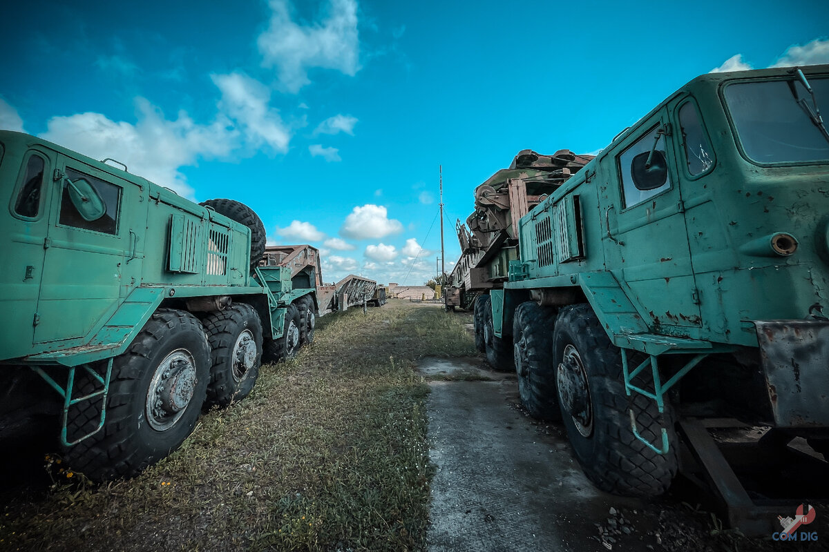 Такие военные машины мы никогда не видели! Показываю огромные тягачи и  другую технику под открытым небом в Украинской степи | ComDig | Urban  Exploration | Дзен