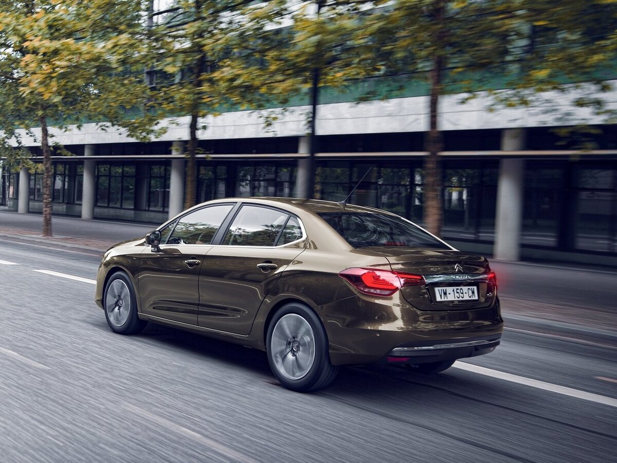 А такой C4 можно пойти и купить в автосалоне прямо сейчас.