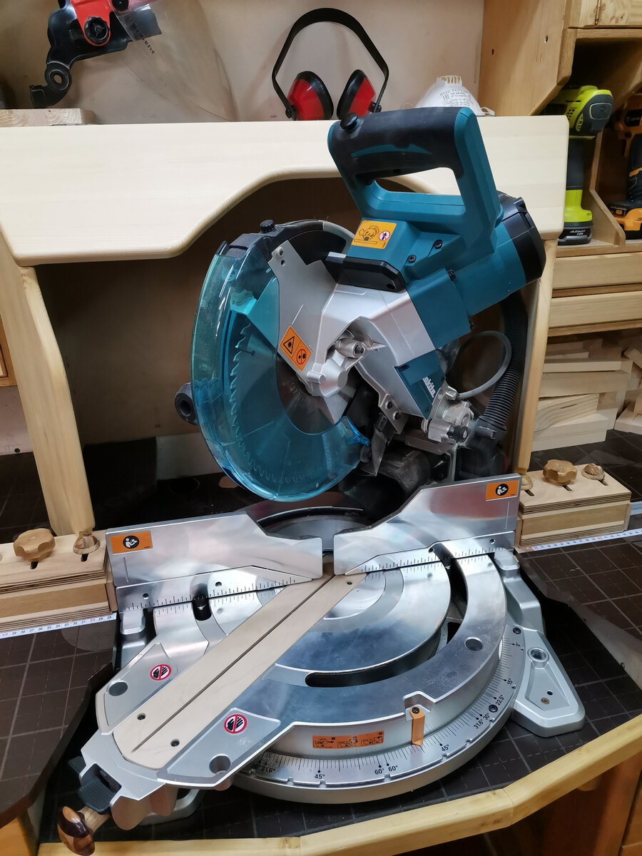  При простых работах раскладывать короб не приходится. 