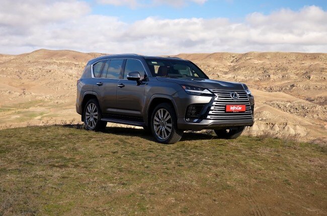 Lexus LX вид сбоку