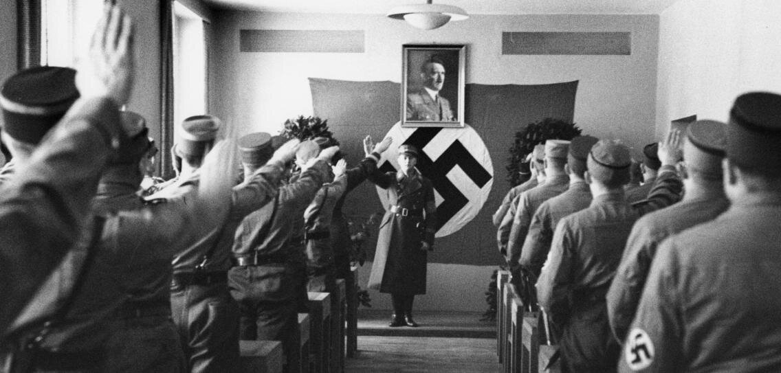 Шеф СА Виктор Лутце посещает «курсы лидеров» в 1937 году.