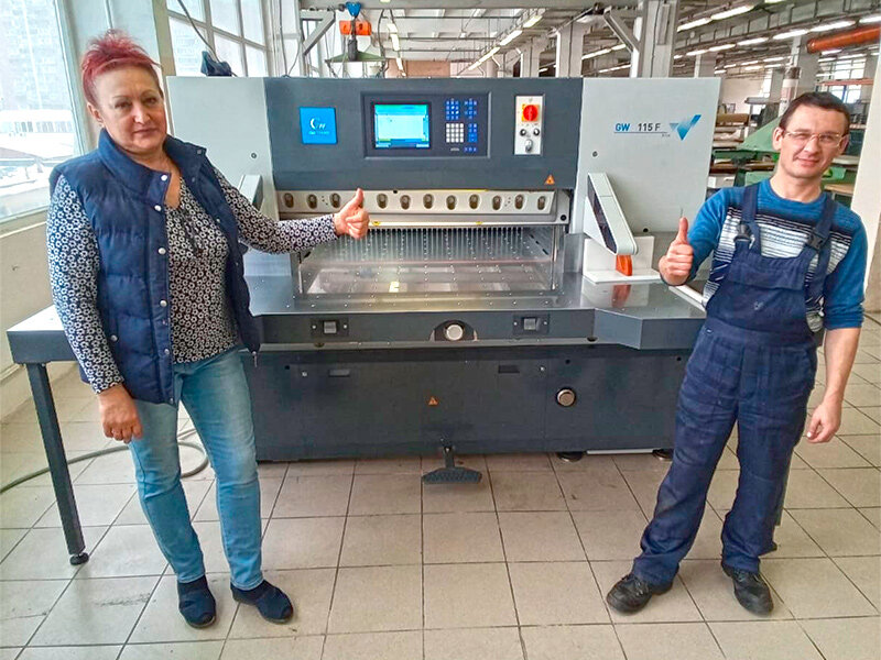Новая бумагорезательная машина GUOWANG GW115F на фабрике «Медведково»