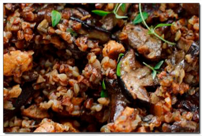 Запеканка с гречневой кашей, грибами и курицей