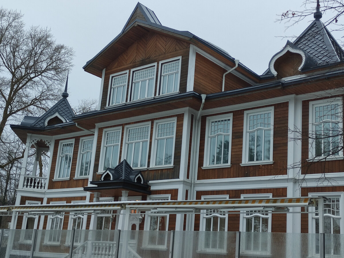 Пусть и новодел, зато очень красивый.