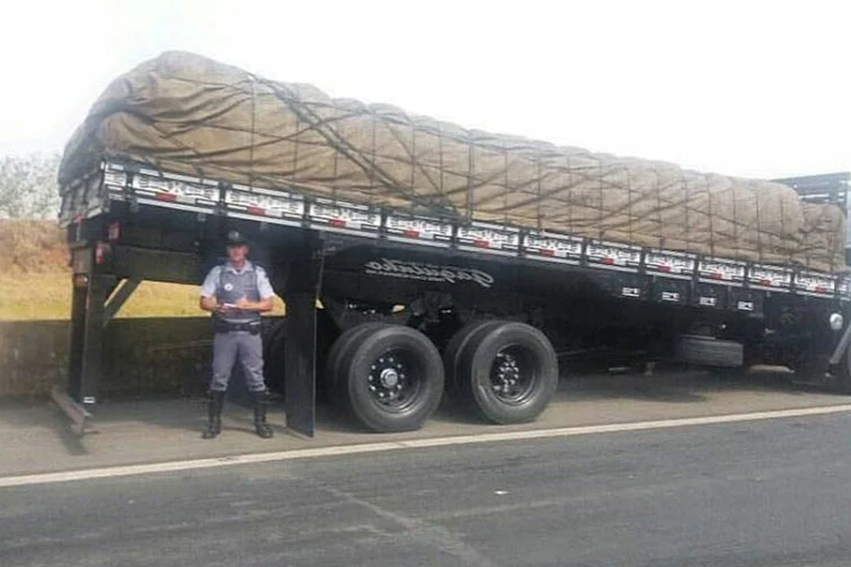 Зачем бразильские дальнобойщики задирают заднюю часть своих грузовиков?