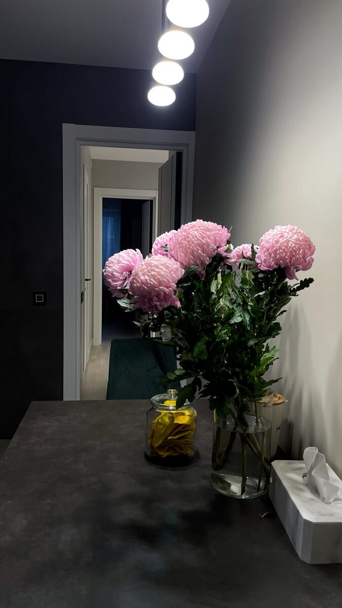 Цветы дома всегда задают атмосферу!