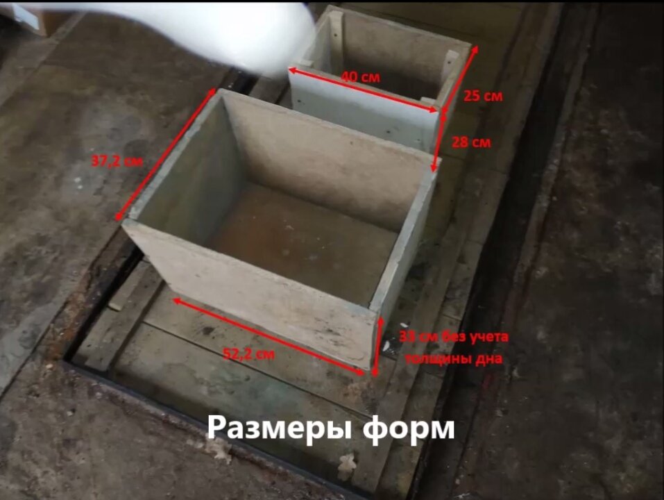 Формы для бетонного уличного вазона