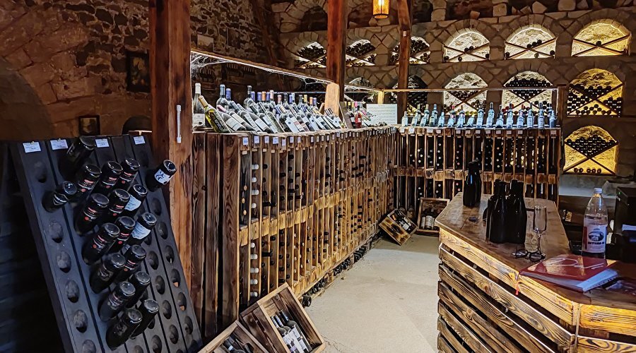 Подвал Винного парка долины святого Саввы // Фото: Туристический портал Республики Крым, Кристина Безумнова