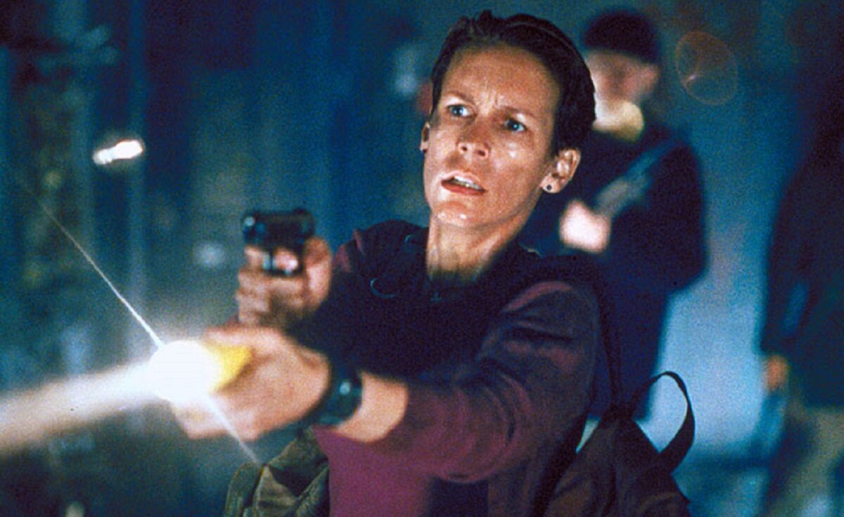 - Эй! Всем выйти из сумрака! Ну ладно - не всем. Ну ладно - можете не выходить. Как вы там вообще, в порядке? 