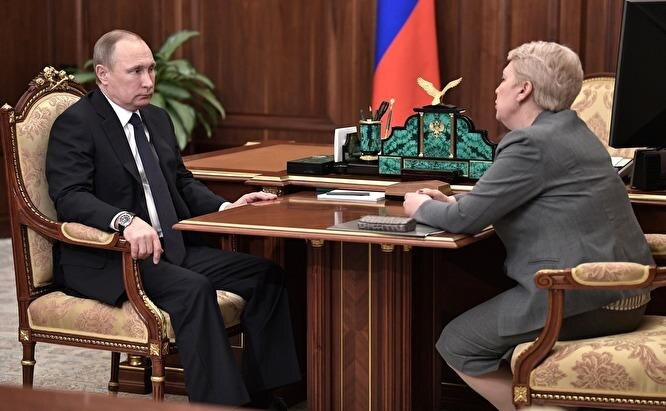 Владимир Путин и министр образования Ольга ВасильеваПресс-служба президента РФ