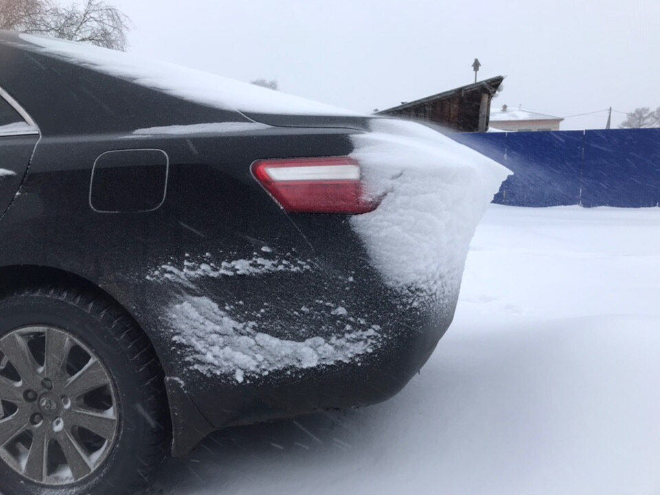 Сутки снег шел