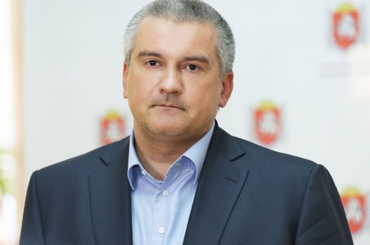    Сергей Аксенов поздравил крымчанок с Днем матери