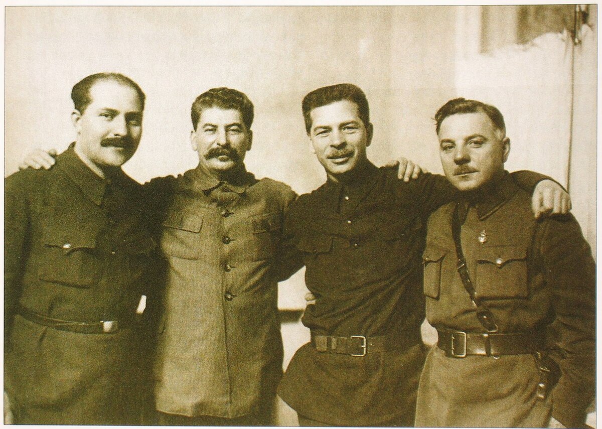 Л.М. Каганович, И.В. Сталин, П.П. Постышев, К.Е. Ворошилов. Фотография 1934 года. 
