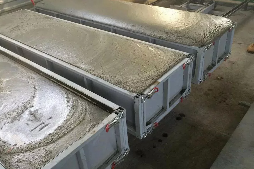 Закладка газобетона на заводе