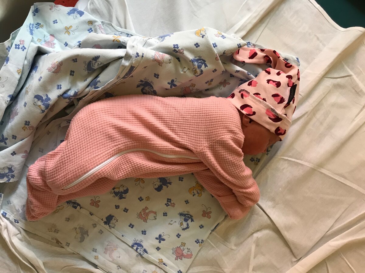 Моя малышка. Третьи сутки в роддоме.