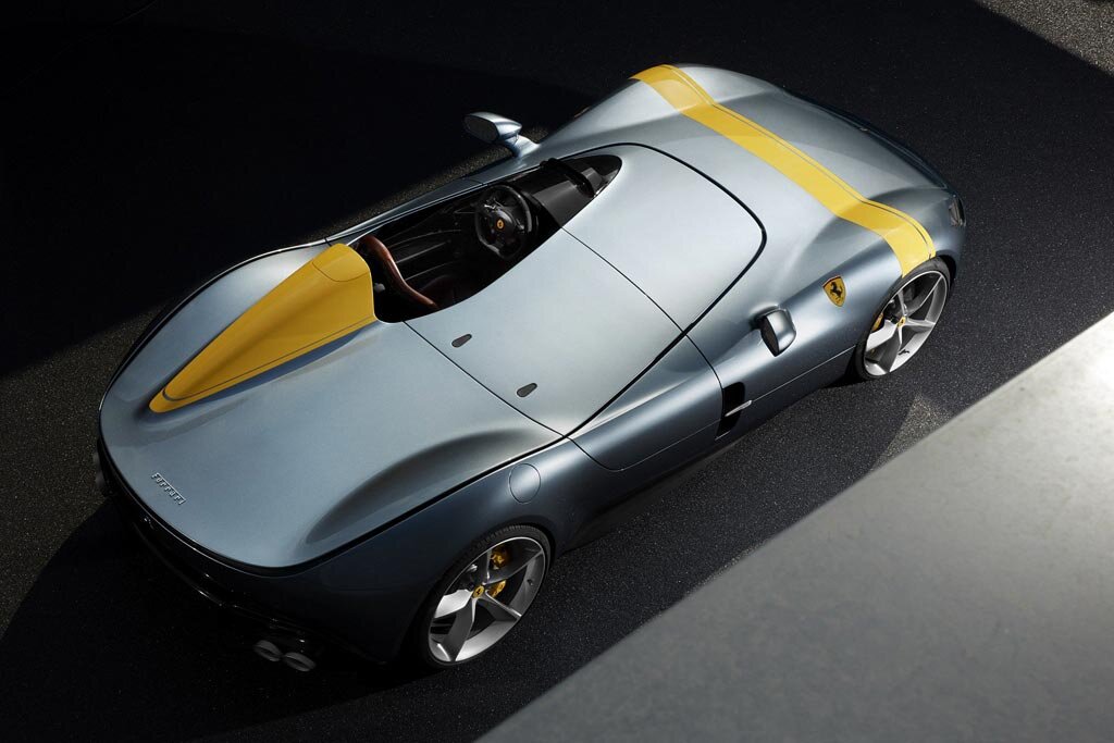 В сентябре восемнадцатого года компания Ferrari рассекретила сразу две новые модели — спидстеры Monza SP1 и Monza SP2. Суперкары стали первыми представителями линейки «Icona», в которую будут входить свои самые эксклюзивные и дорогие модели. Стилистически Ferrari Monza SP1 и SP2 напоминают автомобили пятидесятых годов, при этом в компании отмечают, что дизайнеры черпали вдохновение от Ferrari 166 MM 1948 года. Впрочем, в классическом дизайне спидстеров также можно увидеть и немало современных решений.