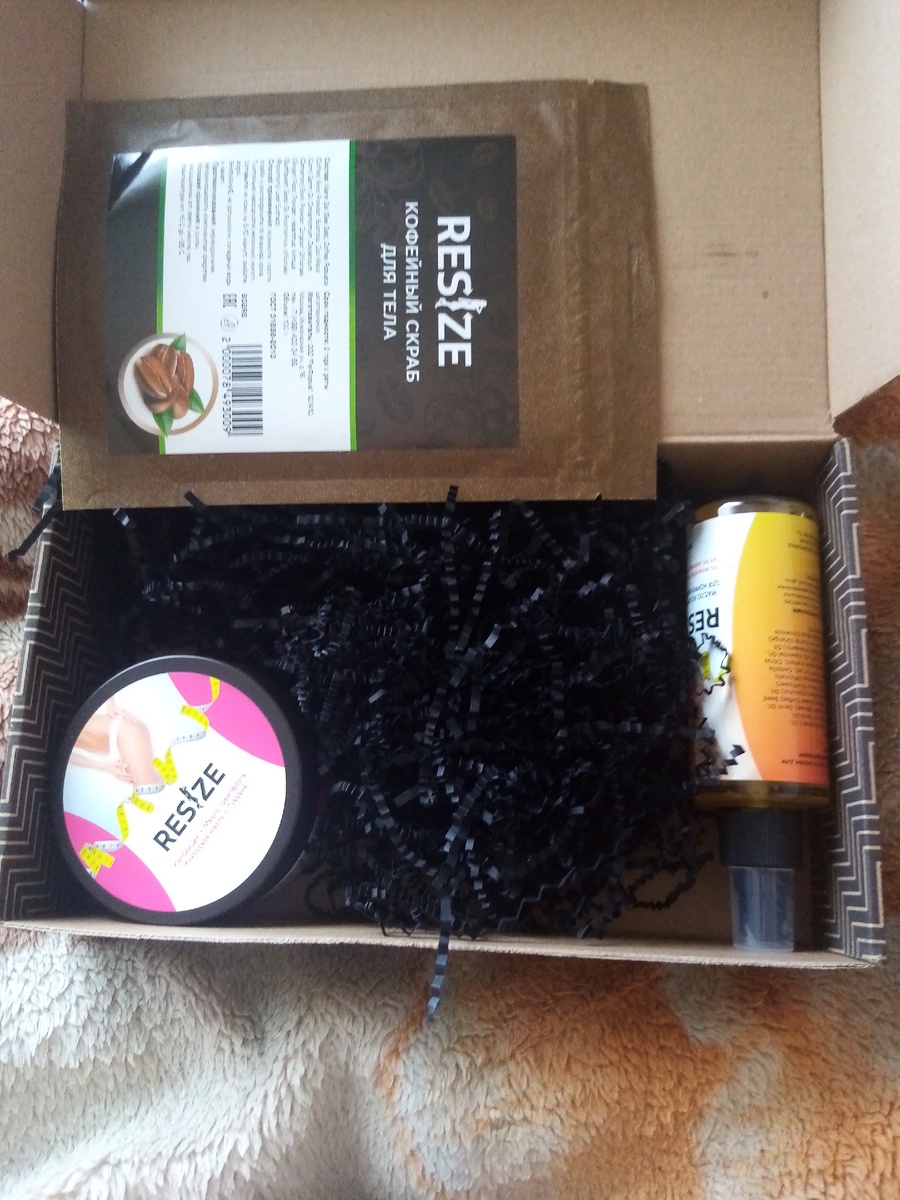 Больше всего забавляет чёрная штука- наполнитель