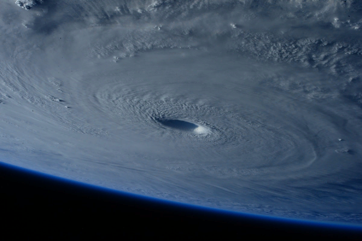   Силы природы поистине огромны, и даже в среднем по размере урагане содержится невообразимое количество энергии.