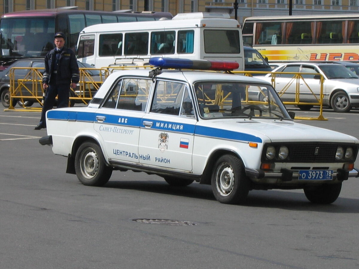 https://ru.wikipedia.org/wiki/Файл:VAZ-2106_police_car_in_Saint_Petersburg,_Russia.jpg