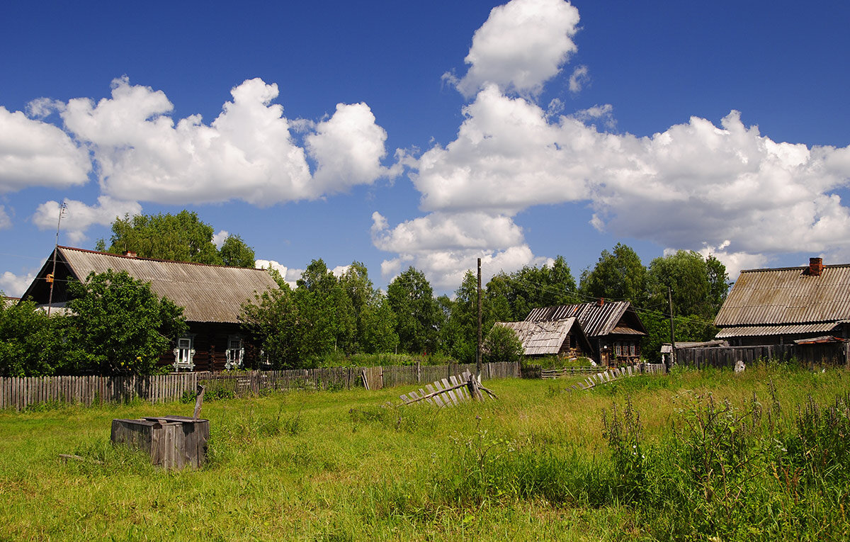Деревня недалекое. Деревня веска Ярославская область. Деревни средней полосы. Сельский пейзаж. Вид на деревню.