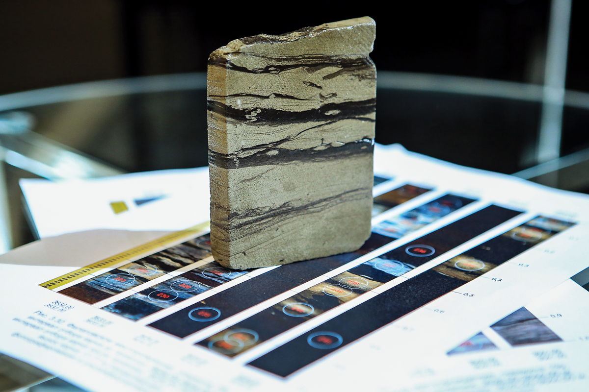 габбро горная порода происхождение. бурение с отбором керна. столбик горной породы. метаморфические горные породы из гранита. керн бурение.