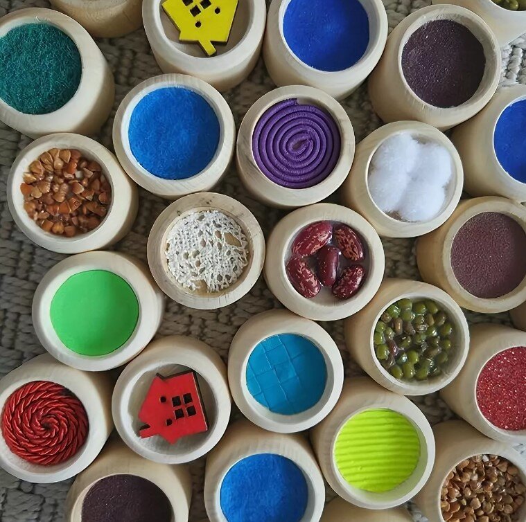 Сенсорные игрушки для детей. Игры монтессори для детей 4-5 лет. Тактильные дощечки монтессори. Тактильные бочонки монтессори. Сенсорные игрушки для детей.