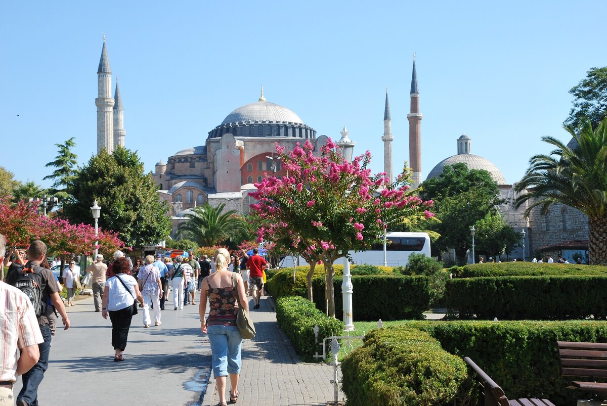 Айя София напротив Голубой мечети. Фото автора